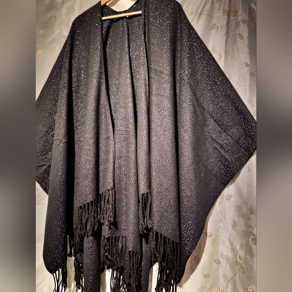 Soft black & metallic shawl with fringe detail OSFA, NWOT - Picture 2 of 7